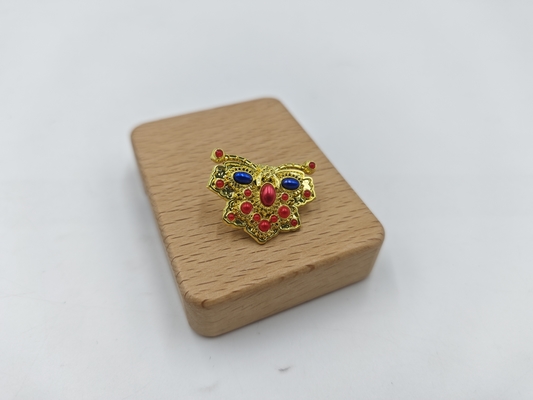 acheter Une épingle à chevilles élégante et durable avec un papillon doré brillant et une pierre précieuse accrocheuse fabrication en ligne
