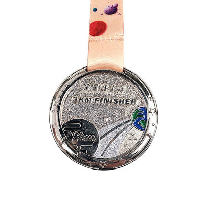 Médaille à l' émaille douce et brillante avec ruban recouvert de finition brillante